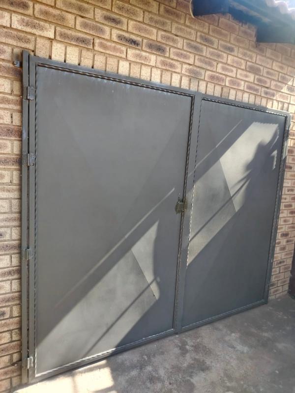 2 Bedroom Property for Sale in Bram Fischerville Gauteng