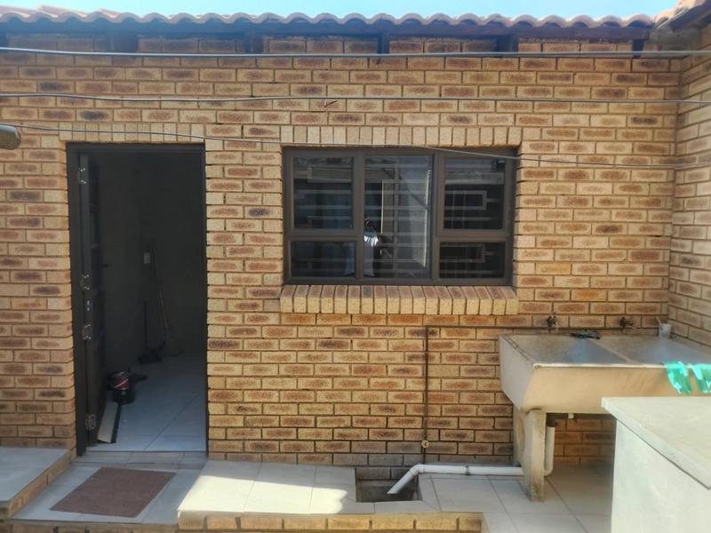 2 Bedroom Property for Sale in Bram Fischerville Gauteng