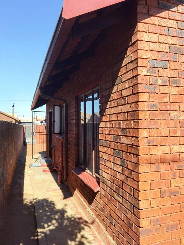 3 Bedroom Property for Sale in Protea Glen Gauteng