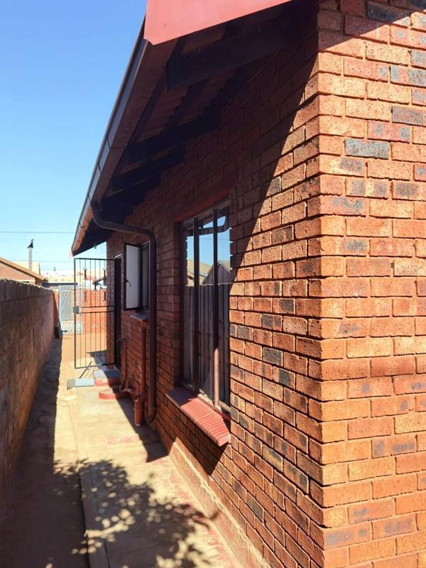 3 Bedroom Property for Sale in Protea Glen Gauteng