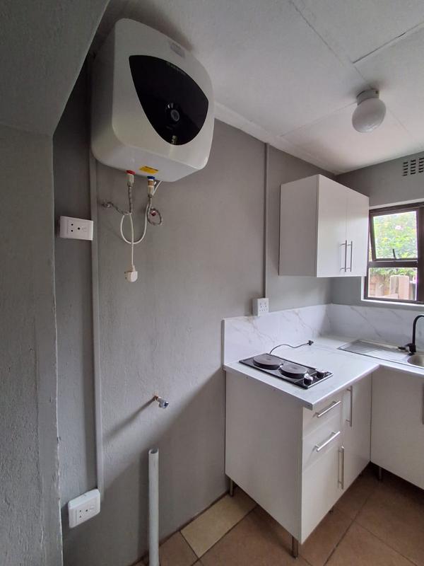To Let 1 Bedroom Property for Rent in Birch Acres Gauteng