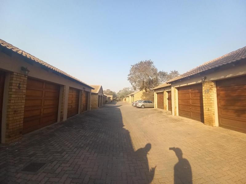 2 Bedroom Property for Sale in Stone Ridge Gauteng
