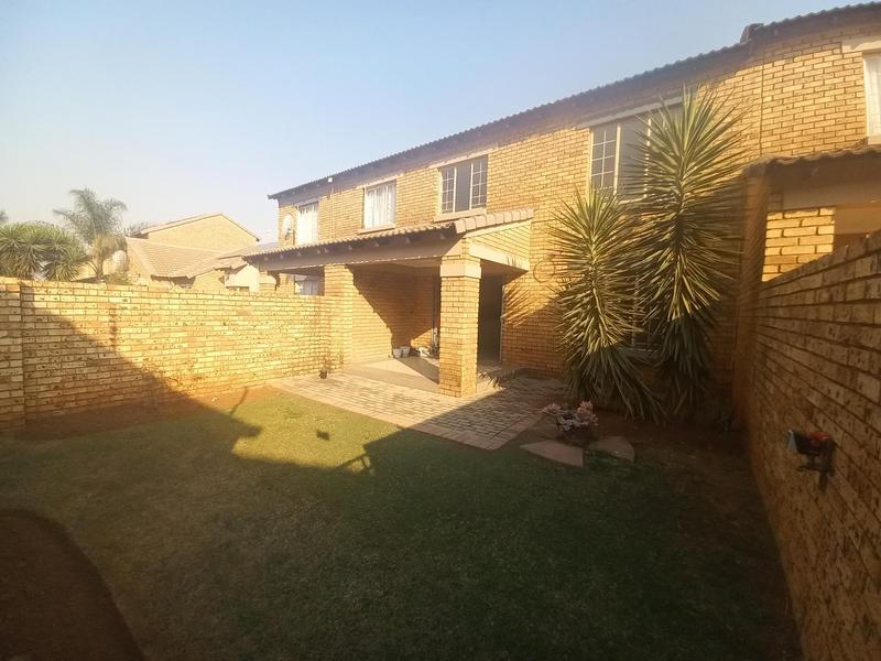 2 Bedroom Property for Sale in Stone Ridge Gauteng