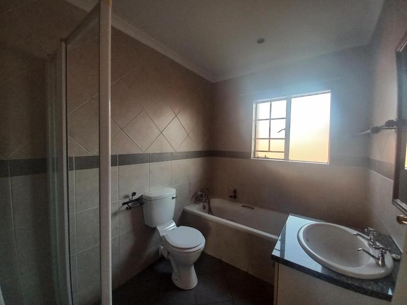 2 Bedroom Property for Sale in Stone Ridge Gauteng