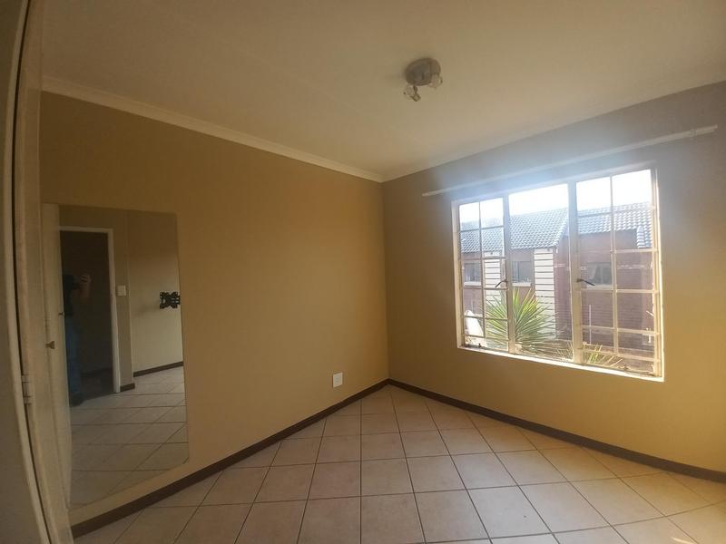 2 Bedroom Property for Sale in Stone Ridge Gauteng