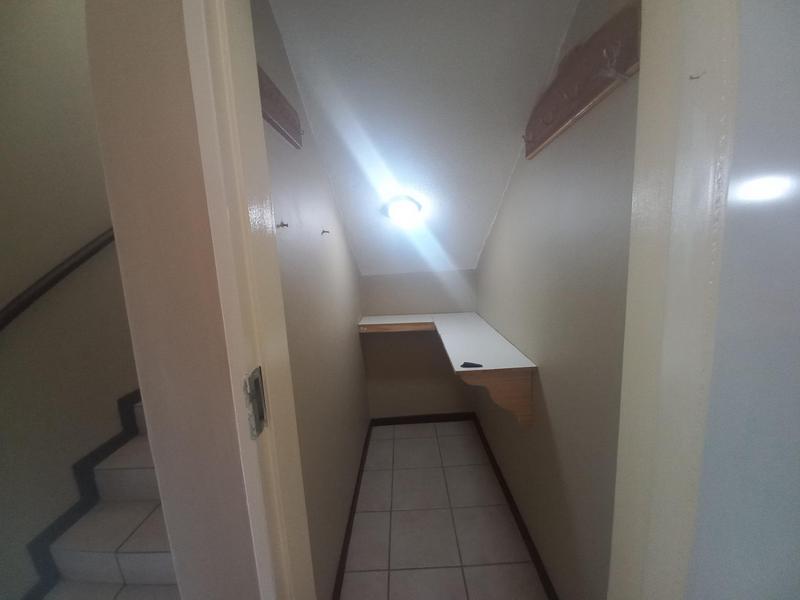 2 Bedroom Property for Sale in Stone Ridge Gauteng