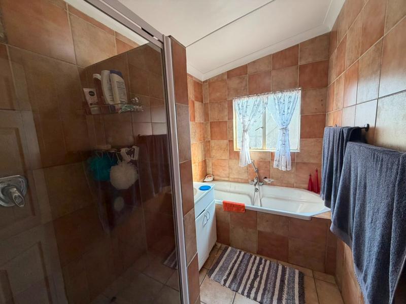 3 Bedroom Property for Sale in Mountain View Gauteng