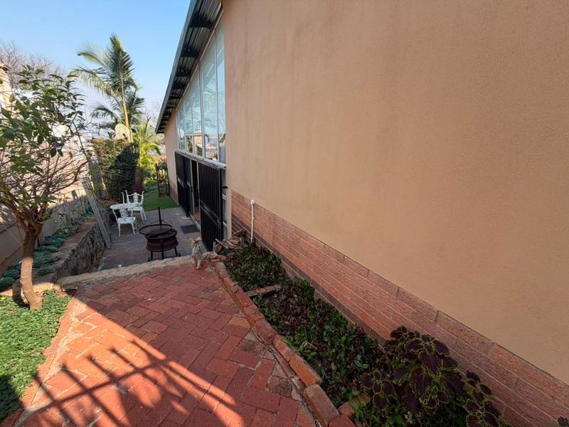 3 Bedroom Property for Sale in Mountain View Gauteng
