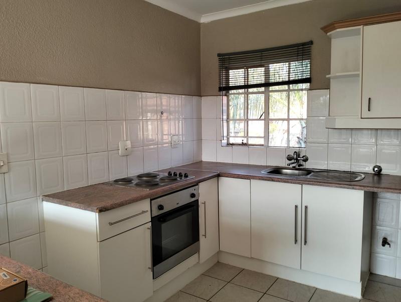 To Let 2 Bedroom Property for Rent in Farrarmere Gauteng