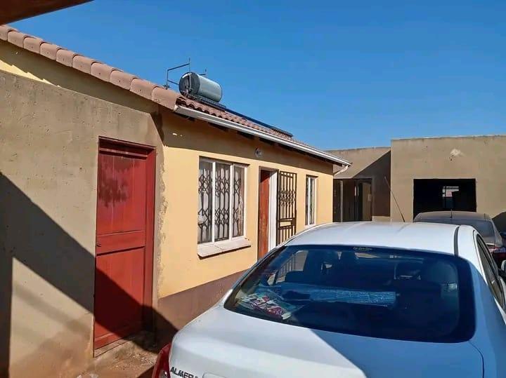 5 Bedroom Property for Sale in Protea Glen Gauteng