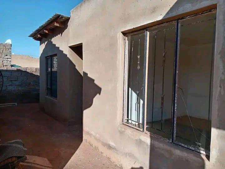 5 Bedroom Property for Sale in Protea Glen Gauteng