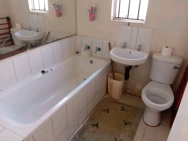5 Bedroom Property for Sale in Protea Glen Gauteng