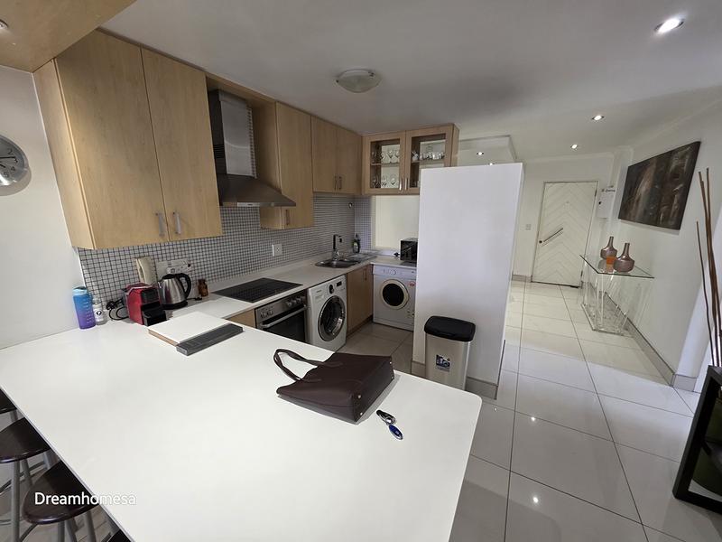 2 Bedroom Property for Sale in Sandton Central Gauteng