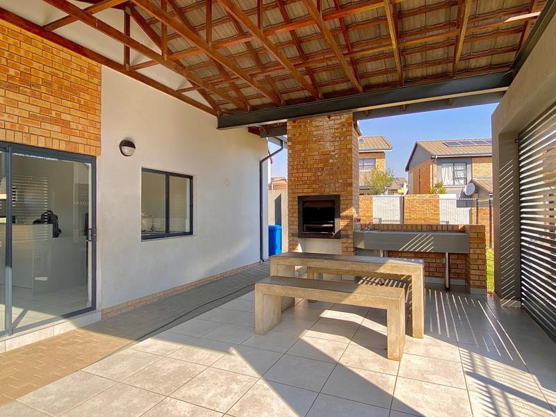 2 Bedroom Property for Sale in Amberfield Gauteng