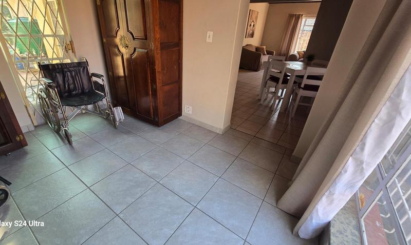 To Let 3 Bedroom Property for Rent in Freeway Park Gauteng