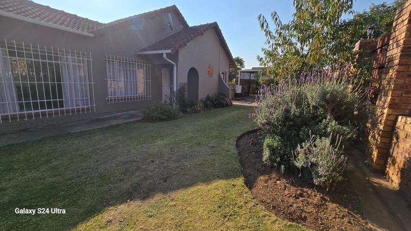 To Let 3 Bedroom Property for Rent in Freeway Park Gauteng