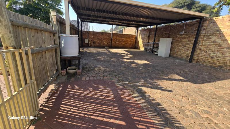 To Let 3 Bedroom Property for Rent in Freeway Park Gauteng