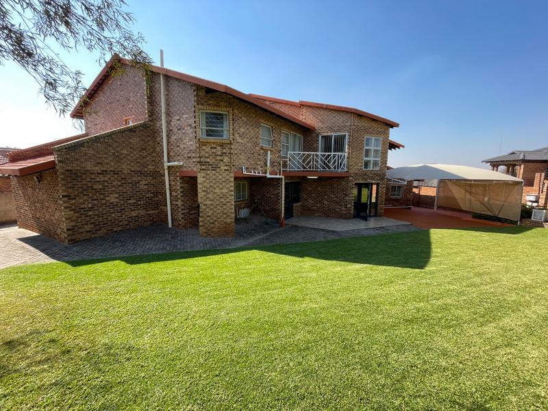 6 Bedroom Property for Sale in Rant En Dal Gauteng