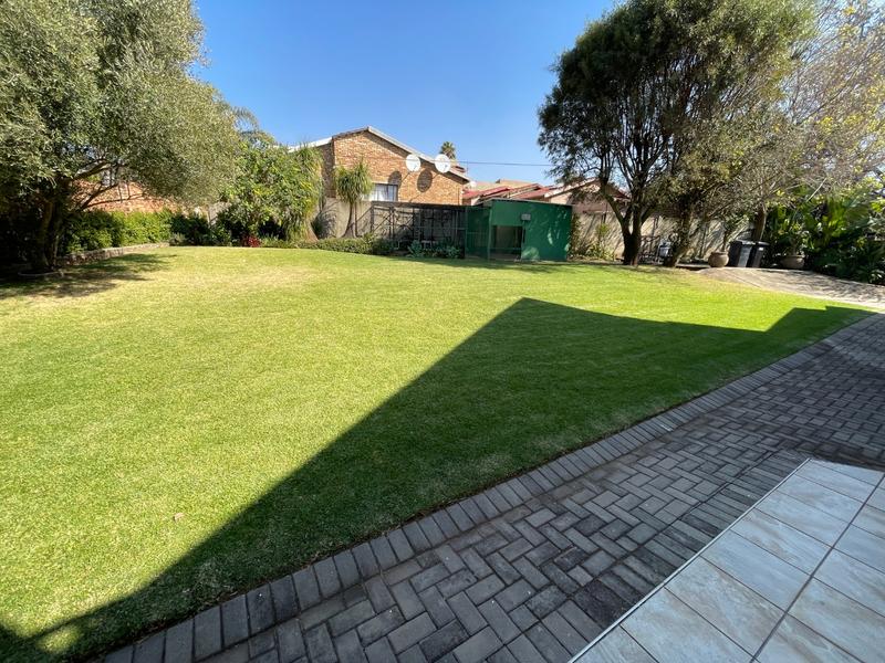 6 Bedroom Property for Sale in Rant En Dal Gauteng