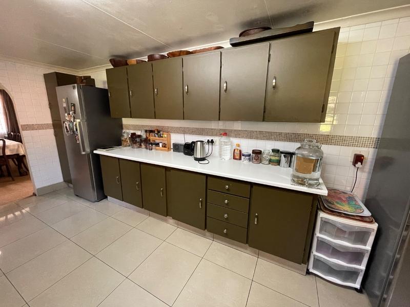 6 Bedroom Property for Sale in Rant En Dal Gauteng