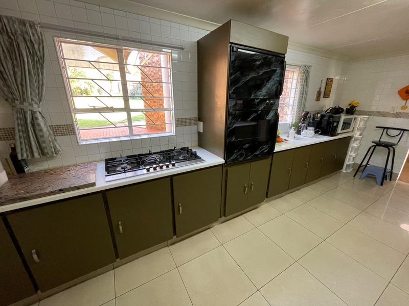 6 Bedroom Property for Sale in Rant En Dal Gauteng