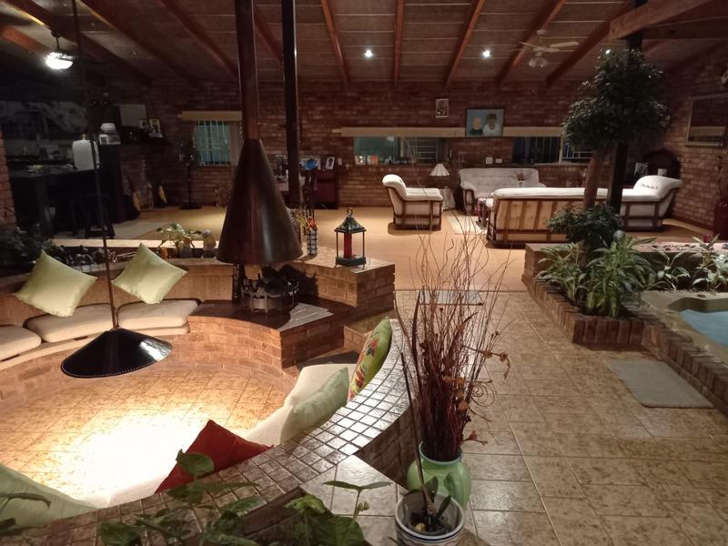 To Let 4 Bedroom Property for Rent in Dalpark Proper Gauteng