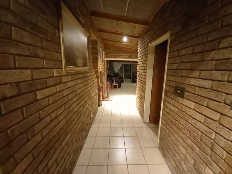 To Let 4 Bedroom Property for Rent in Dalpark Proper Gauteng