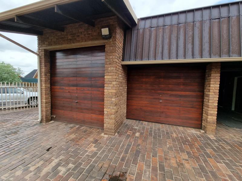 To Let 4 Bedroom Property for Rent in Dalpark Proper Gauteng