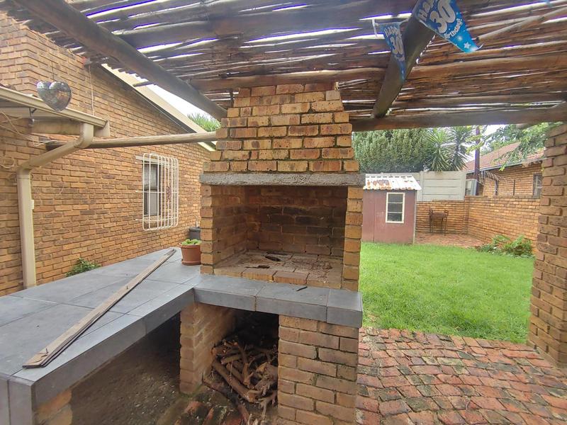 To Let 4 Bedroom Property for Rent in Dalpark Proper Gauteng