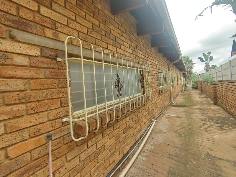 To Let 4 Bedroom Property for Rent in Dalpark Proper Gauteng