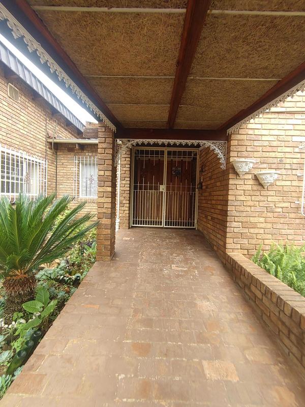 To Let 4 Bedroom Property for Rent in Dalpark Proper Gauteng