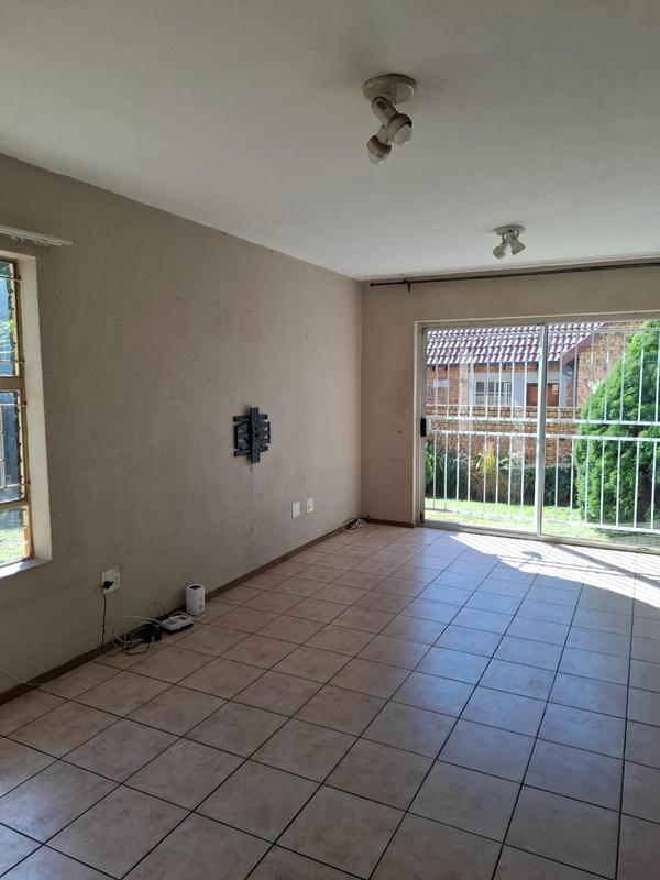 To Let 2 Bedroom Property for Rent in Heuwelsig Estate Gauteng