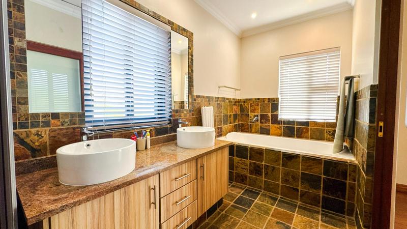 4 Bedroom Property for Sale in Midstream Ridge Gauteng