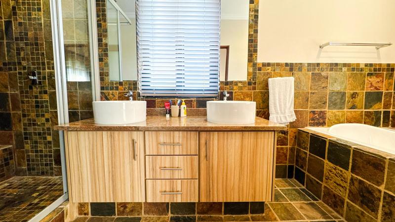 4 Bedroom Property for Sale in Midstream Ridge Gauteng