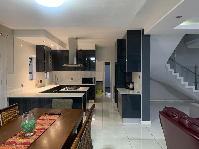 To Let 5 Bedroom Property for Rent in Lynnwood Glen Gauteng