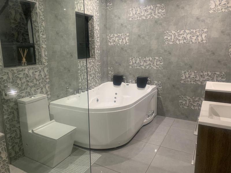 To Let 5 Bedroom Property for Rent in Lynnwood Glen Gauteng