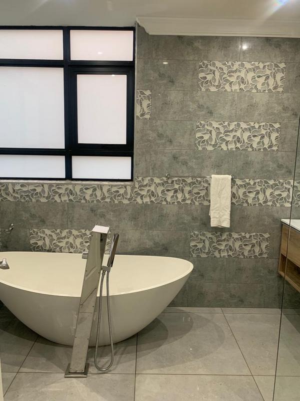 To Let 5 Bedroom Property for Rent in Lynnwood Glen Gauteng