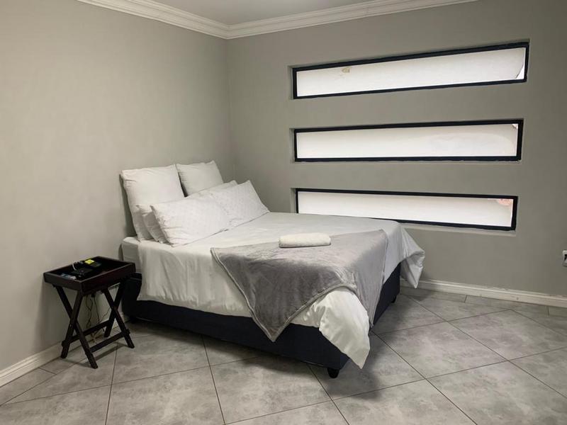 To Let 5 Bedroom Property for Rent in Lynnwood Glen Gauteng