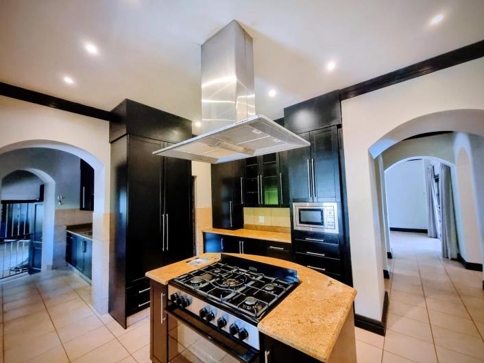 5 Bedroom Property for Sale in Waterkloof Ridge Gauteng
