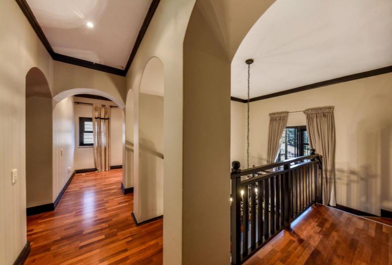 5 Bedroom Property for Sale in Waterkloof Ridge Gauteng