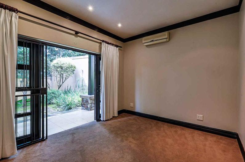 5 Bedroom Property for Sale in Waterkloof Ridge Gauteng
