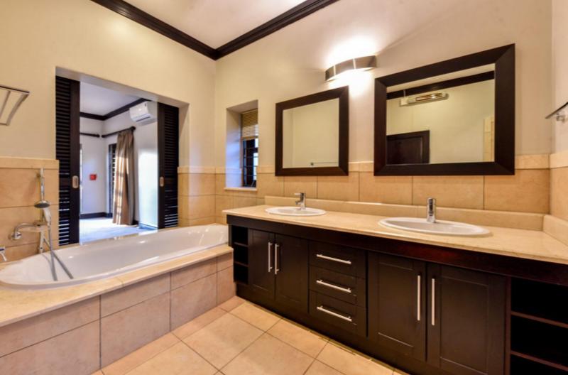 5 Bedroom Property for Sale in Waterkloof Ridge Gauteng