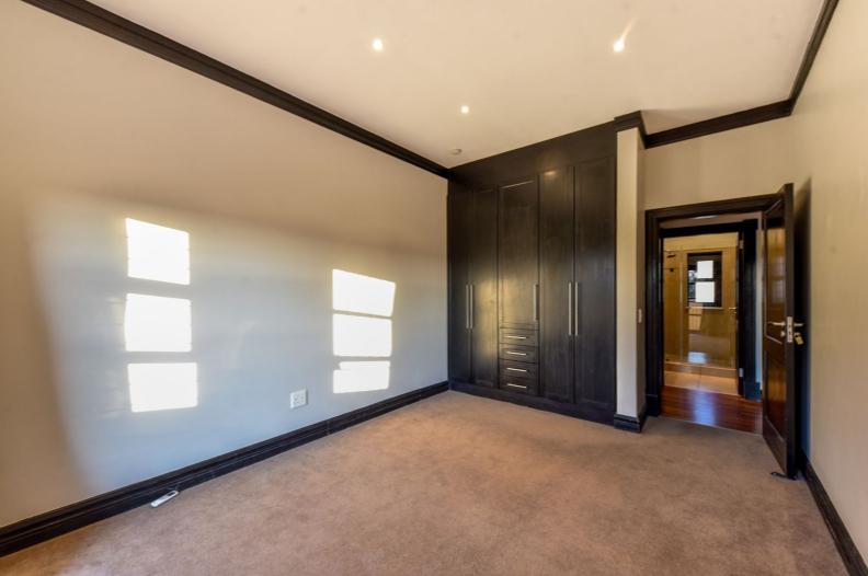 5 Bedroom Property for Sale in Waterkloof Ridge Gauteng