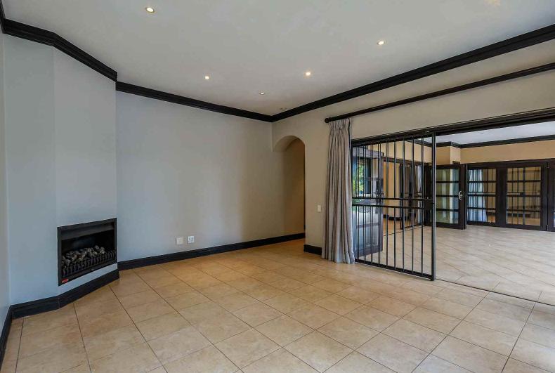 5 Bedroom Property for Sale in Waterkloof Ridge Gauteng