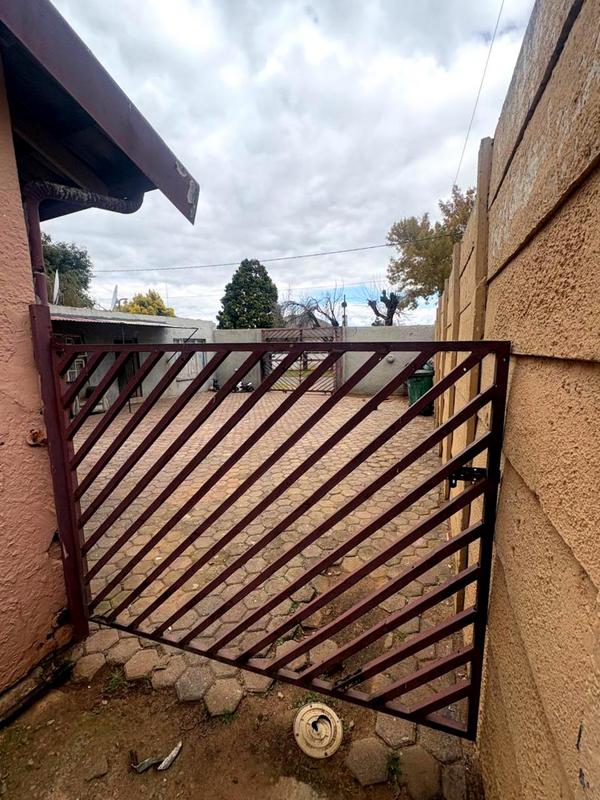 2 Bedroom Property for Sale in Roodepoort North Gauteng