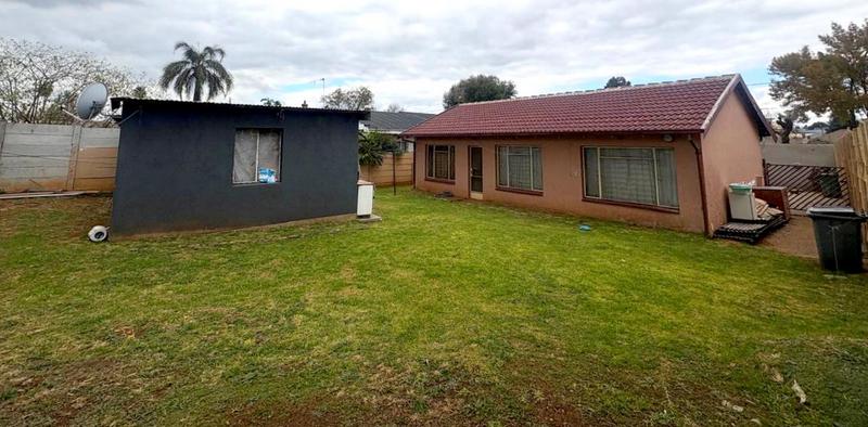 2 Bedroom Property for Sale in Roodepoort North Gauteng