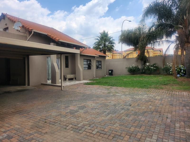 To Let 3 Bedroom Property for Rent in Ormonde Gauteng