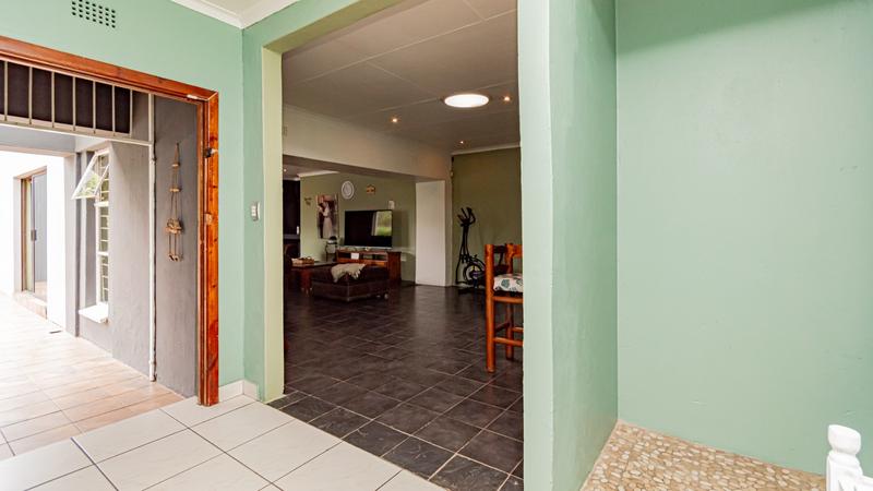 6 Bedroom Property for Sale in Brackenhurst Gauteng