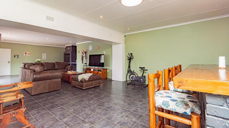 6 Bedroom Property for Sale in Brackenhurst Gauteng