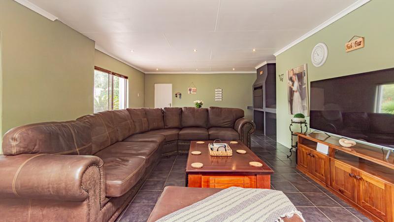 6 Bedroom Property for Sale in Brackenhurst Gauteng